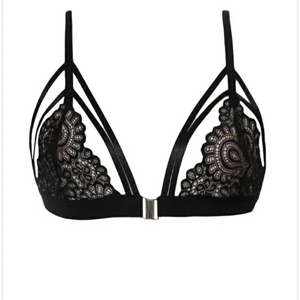 New Arrival!๐๏ธ Strappy Lace Black Bralette - Picture 2 of 7
